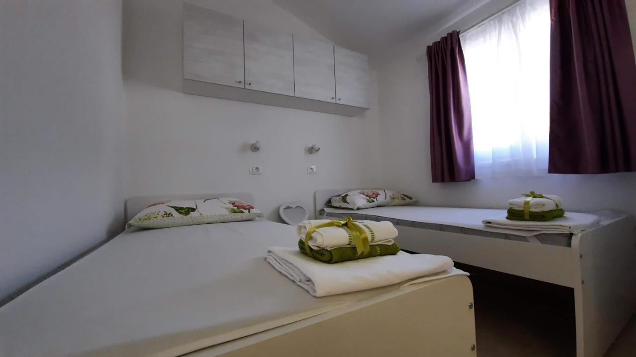 Holiday House Vela Vrta Sveti Ivan Dobrinjski ภายนอก รูปภาพ